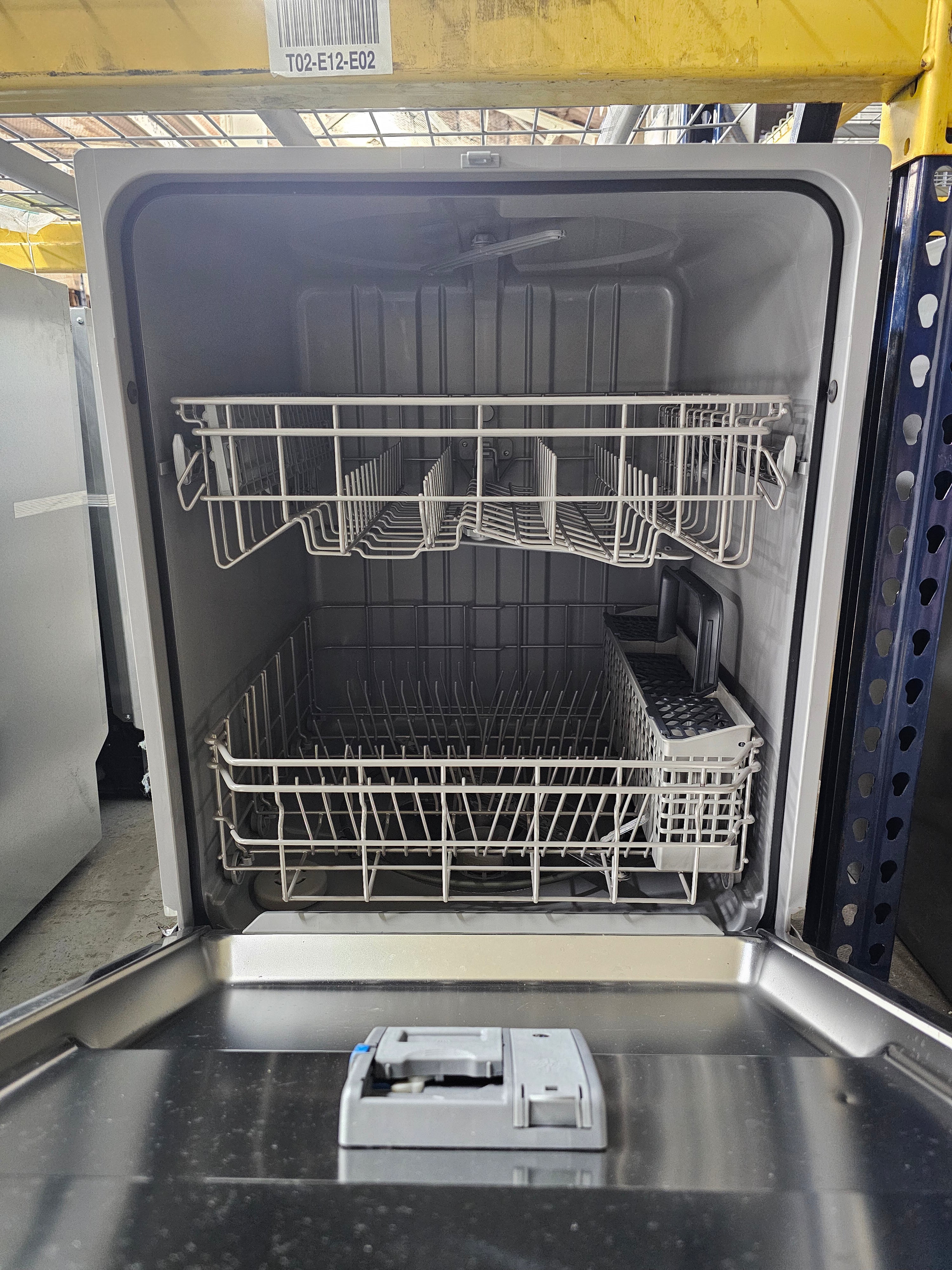 Samsung Fingerprint Resistant 53 dBA Dishwasher with Adjustable Rack in Stainless Steel